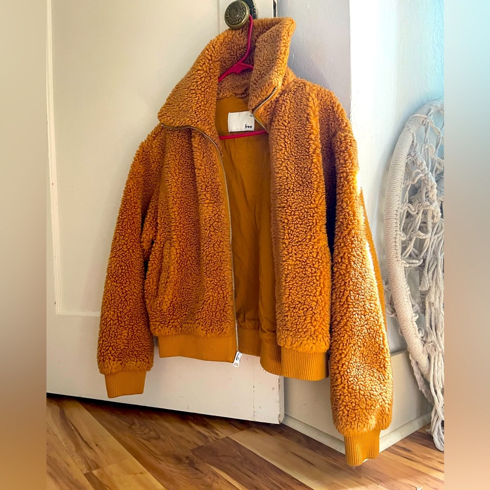 Aritzia Wilfred Free Teddy Bomber